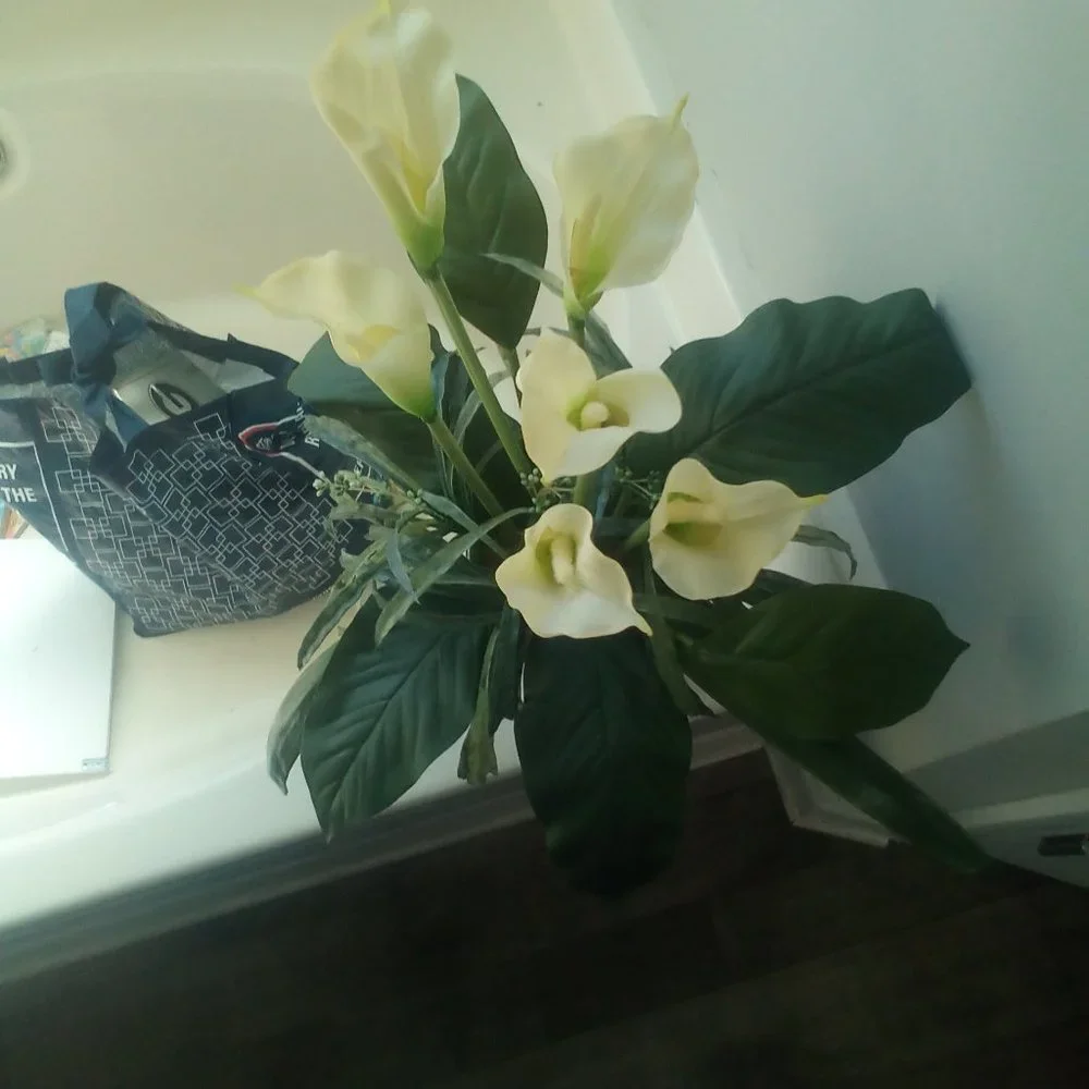 👵EUC VINTAGE calla lily faux FLOWER ARRANGEMENT